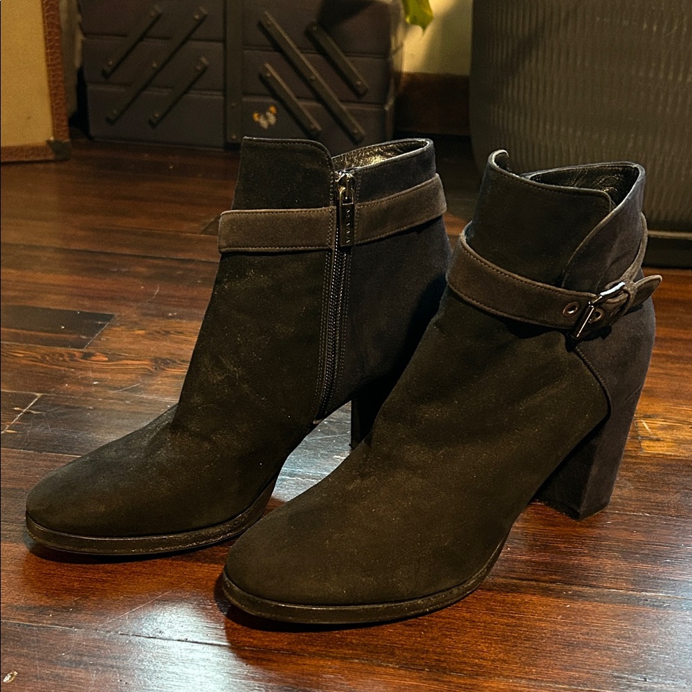 Aquatalia black & navy suede ankle boots. 10 (10.5)
